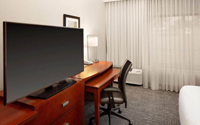 Courtyard by Marriott Houston Rice University