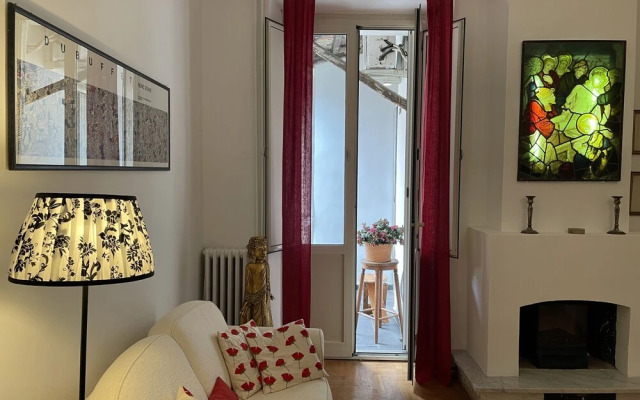 Elegant Apt-typical Roman Palazzina Pz Alessandria