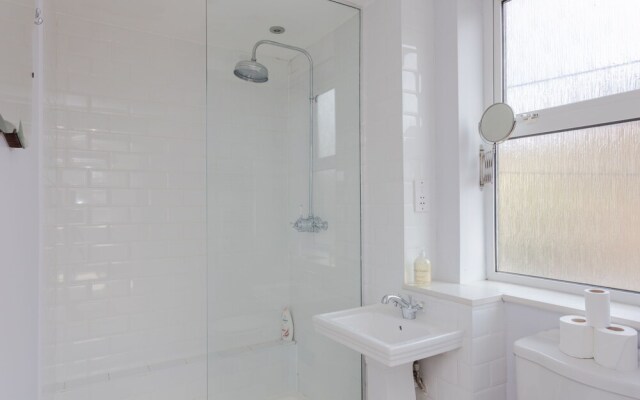 Newly Refurbished 4 Bedroom House in East London