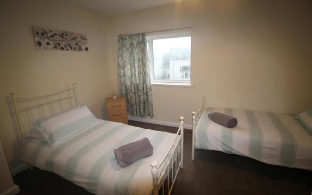 Heol Booker 4 Bedroom House by Cardiff Holiday Homes