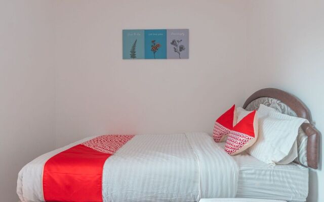 OYO 2229 Dolfie Residence