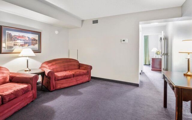 Second Floor East Standard Suite