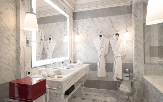 La Reserve Paris Hotel and Spa