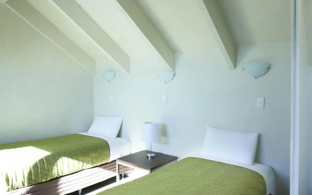 Airport Manor Inn