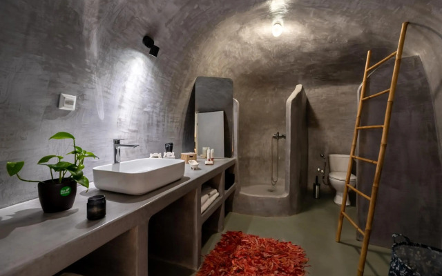 1812 Caves 'n Mansion