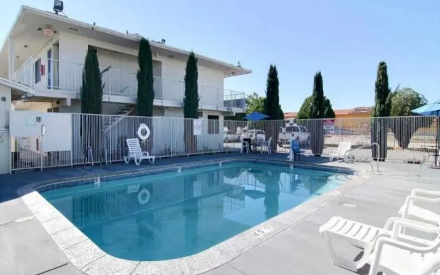 Motel 6 Carlsbad, NM