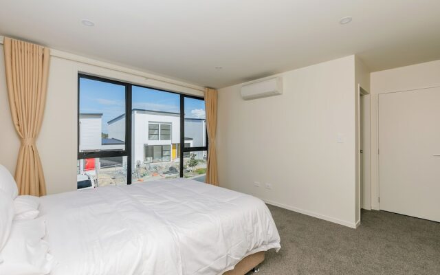 Hero Holiday House L12
