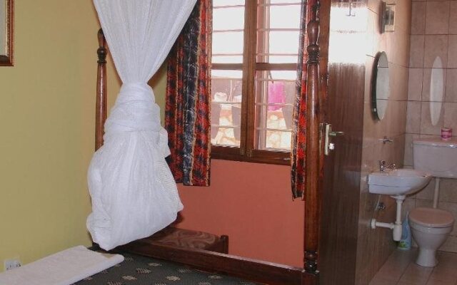 Acacia Hotel