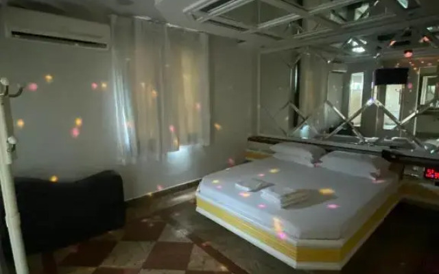 Lamour Motel