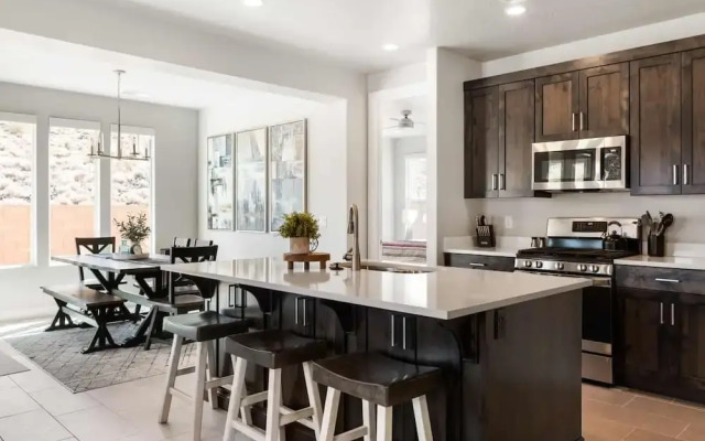 Whose Your Caddy? 5 Bedroom Home