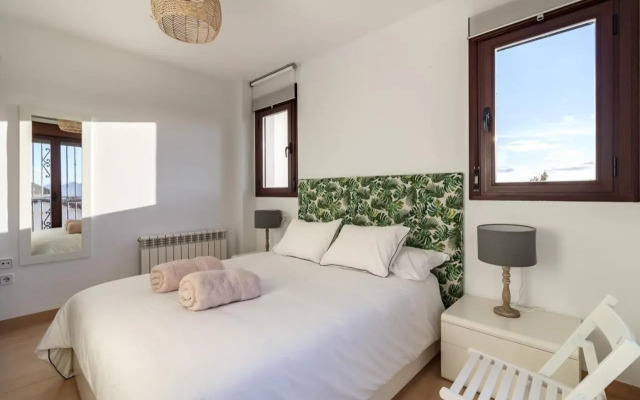 Beautiful Duplex-City Center. Parking by the house