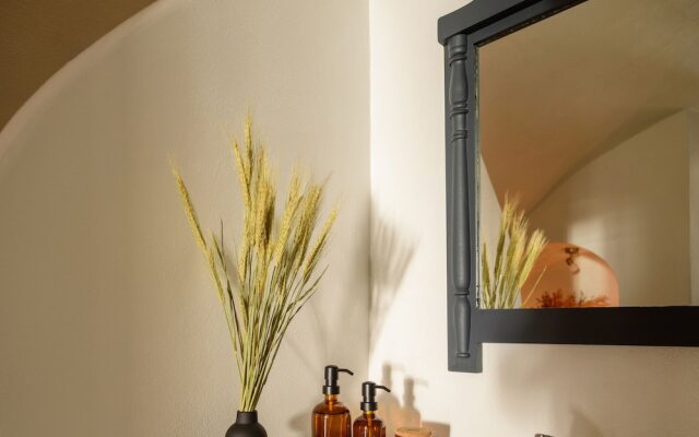 Firalia, Casa In Rock Suites