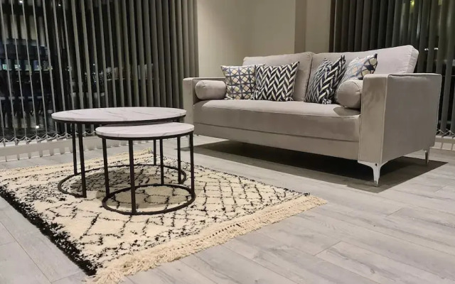 Luxury 2-bedroom Apartment in St Martin s Place BMH
