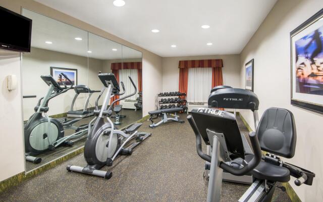 Holiday Inn Express Cleveland Airport - Brookpark by IHG