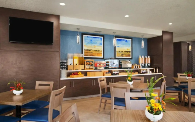 Days Inn & Suites Yorkton