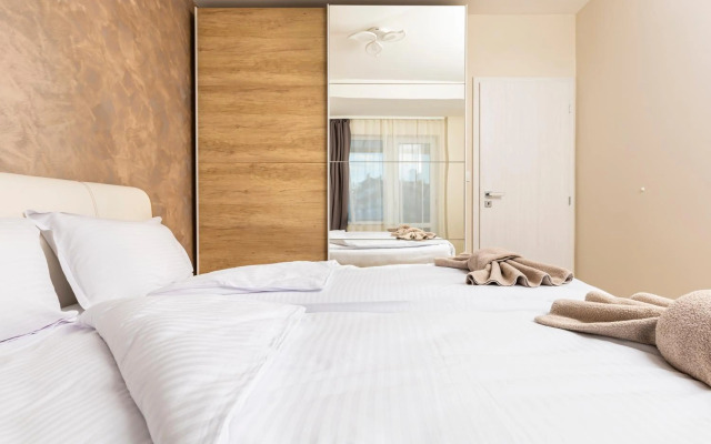 Sunny 1BD Apartment in OLD TOWN