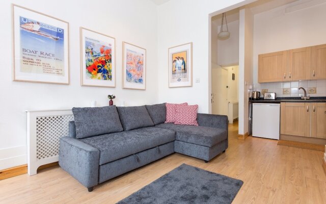 1 Bedroom Flat in Bayswater Accommodates 4