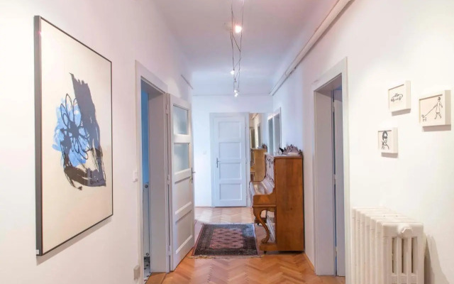 Tomas's apartment