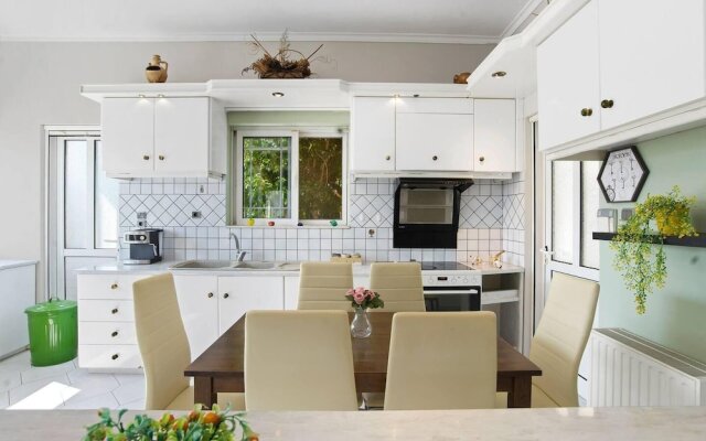 Superior Apartment - Overlooking Chania-with Pool