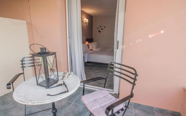 Tellis Holiday Rooms By Hotelius