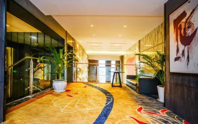Qianhui Hotel (Chongqing Daping Longhu Times Tianjie Store)