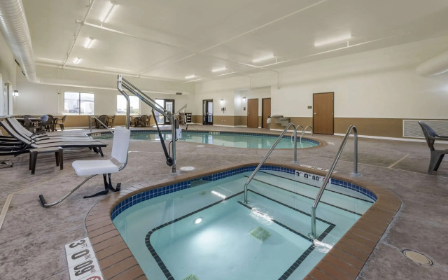Comfort Suites Bridgeport - Clarksburg