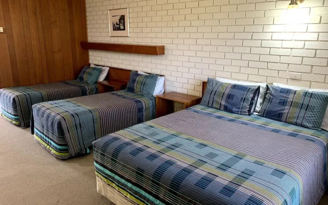 Kingswood Motel & Apartments