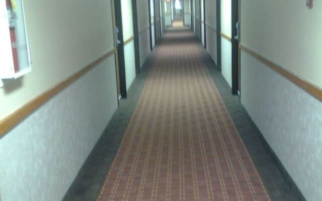 Super 8 Motel - Plymouth