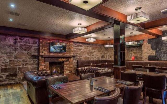 Number 44 Hotel & Bar