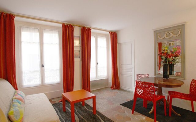 Appartements Paris Centre - At Home-Hotel