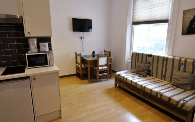 Fg Property - Earls Court, Kempsford Gardens Flat A