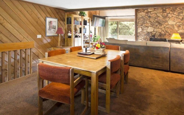 Snowcreek #059 - Near Shuttle & Activities