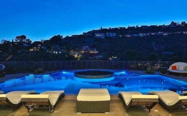 Zorada - Private Hollywood Hills Luxury With Endless Amenities and City Views