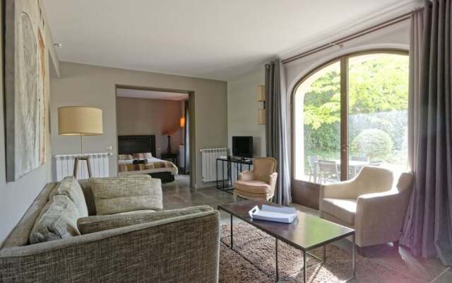Ravel Private Apartment