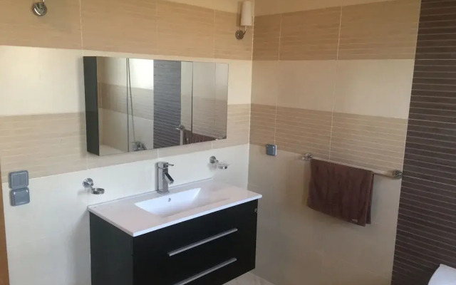Luxurious 5 Bedrooms Villa Ref HI51053