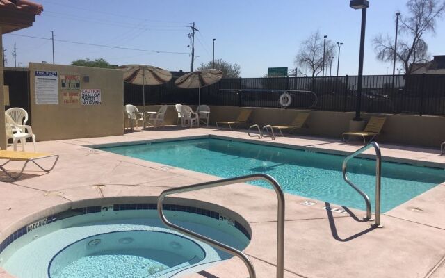 Days Inn By Wyndham Phoenix North
