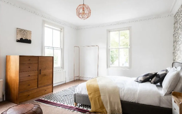 The Emmanuel Orchard - Central 4BDR Home with Parking