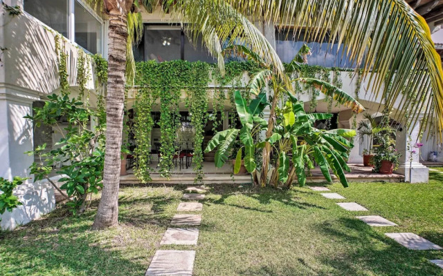 Updated Oceanside Townhome w/ Pool: Walk to Beach!