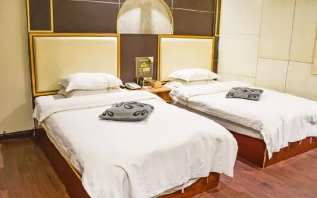 Xingyi Fuxuan Fashion Hotel