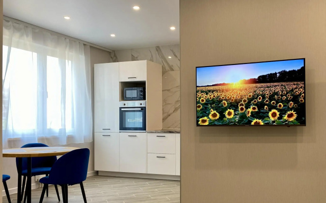 Лайнер на улице Максима Горького