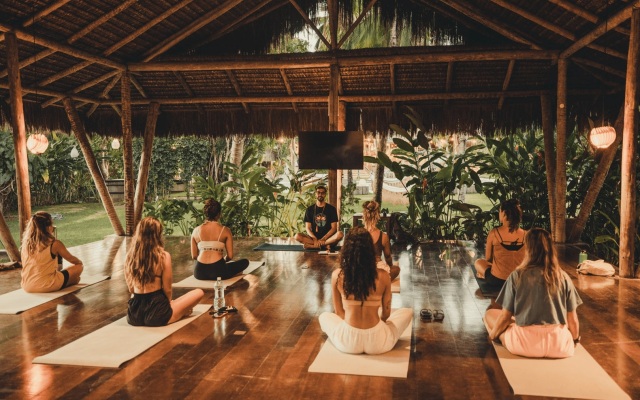 Madeiro Beach Hotel And Resort