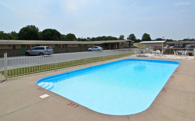 Americas Best Value Inn Iola