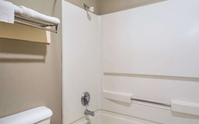 Econo Lodge San Antonio near SeaWorld - Medical Center