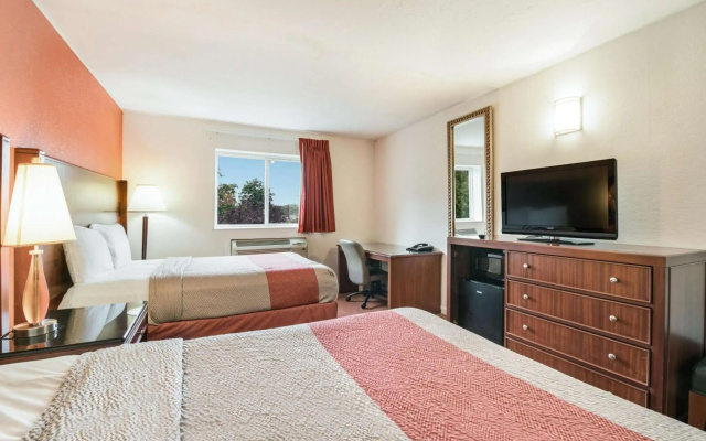 Motel 6 Tinton Falls