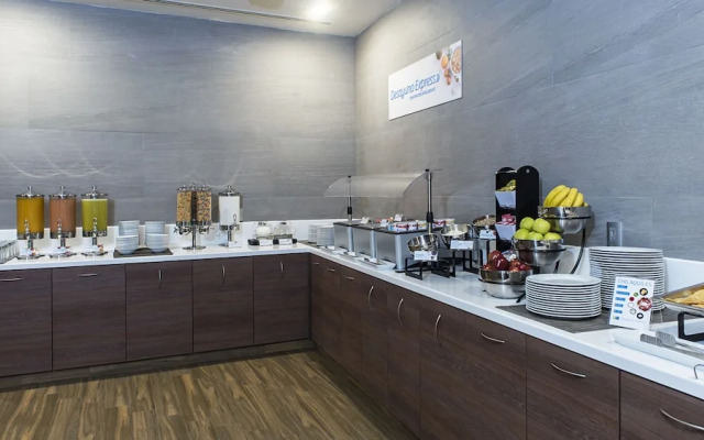 Holiday Inn Express Mexico - Toreo