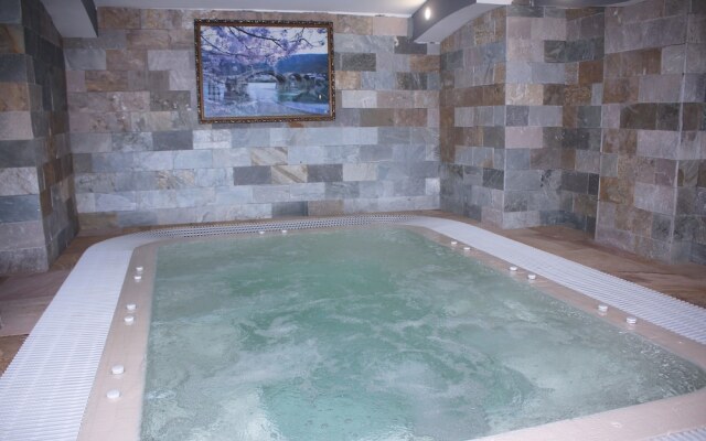KC River Hotel