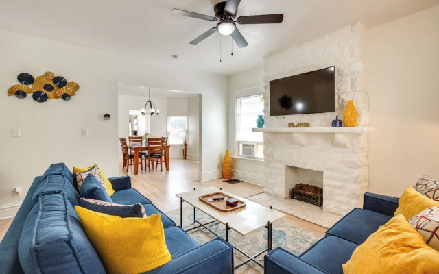 Modern 2BR Kansas City Condo Near Downtown