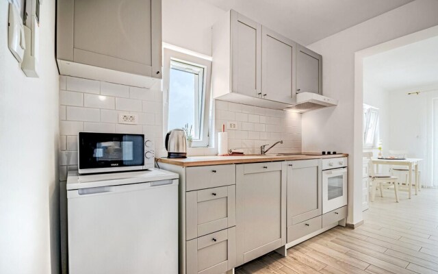 Beautiful Apartment in Orebic With Wifi