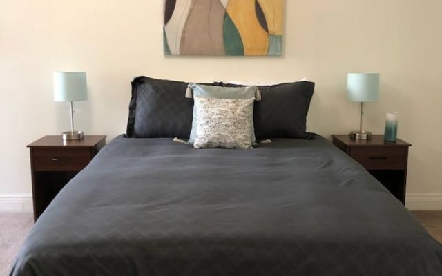 Sophisticated One Bedroom Near Downtown