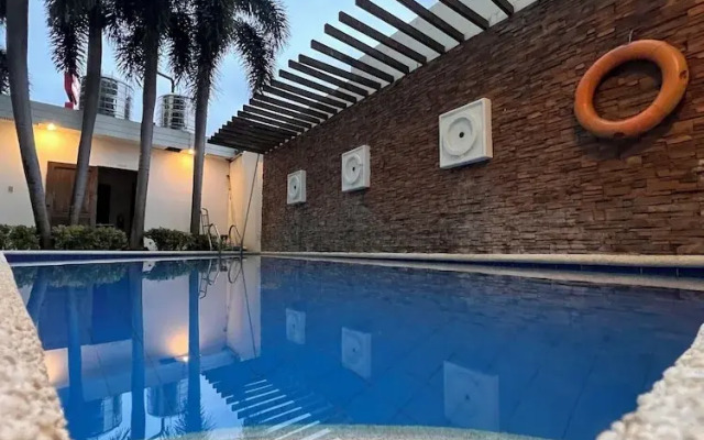 People's Condo Atria